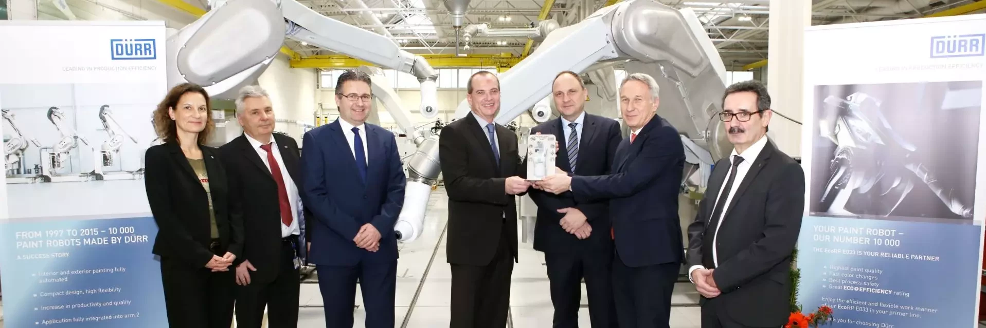 Successful conclusion of the contract: the 10,000th Dürr milestone robot will paint Opel car bodies in Zaragoza